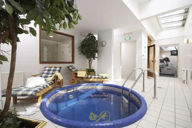 MILLENIUM COURT MARRIOTT EXECUTIVE APARTMENTS