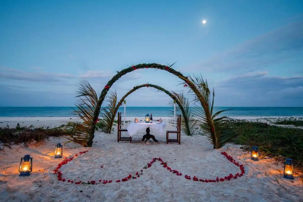 HAKUNA MAJIWE BEACH LODGE (RESORT)