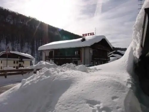 SCIATORI SESTRIERE