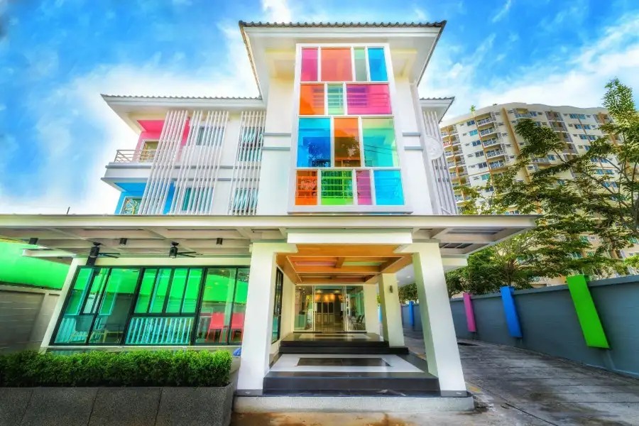 THE TINT AT PHUKET TOWN