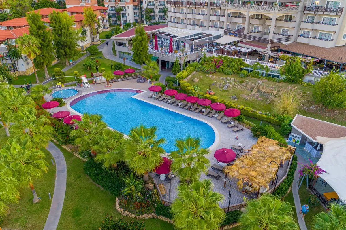 JUSTINIANO DELUXE RESORT