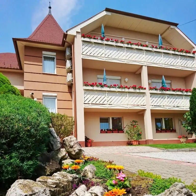 KLARA VILLA APARTMAN HEVIZ