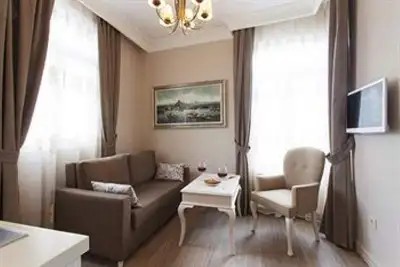 LOUIS LUXURY SUITE APARTMENTS