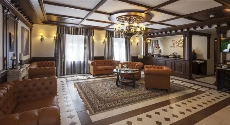 АГЛАЯ ОТЕЛЬ И КОРТЪЯРД