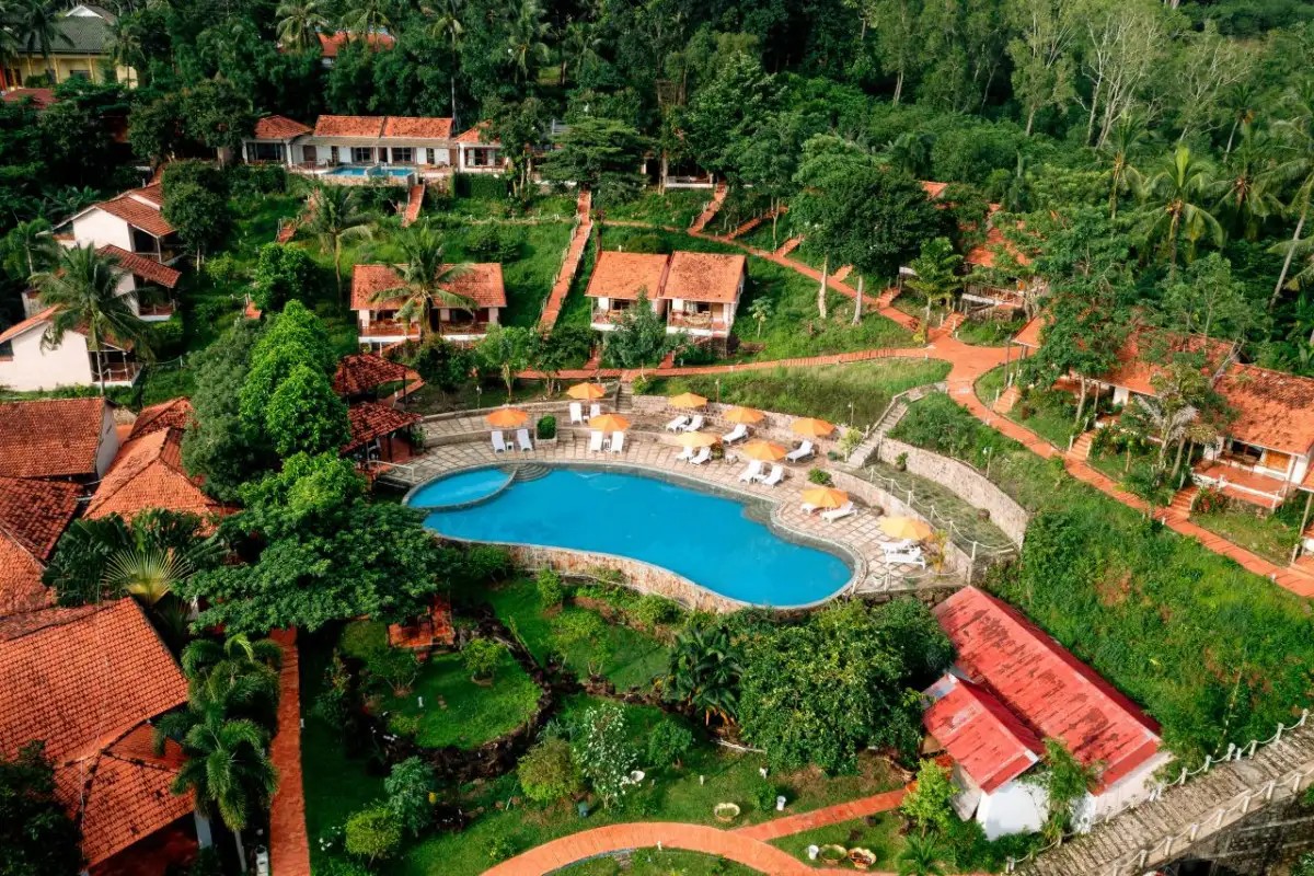 DAISY RESORT