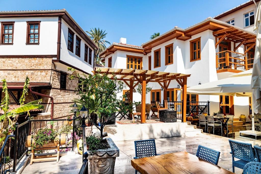 WOO TOWN SUITES (EX. SANCTAKANA BOUTIQUE HOTEL & SPA BOUTIQUE)