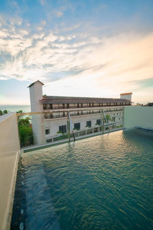 EMERALD RESORT
