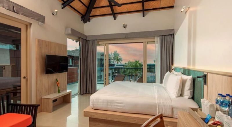 deluxe partial sea view