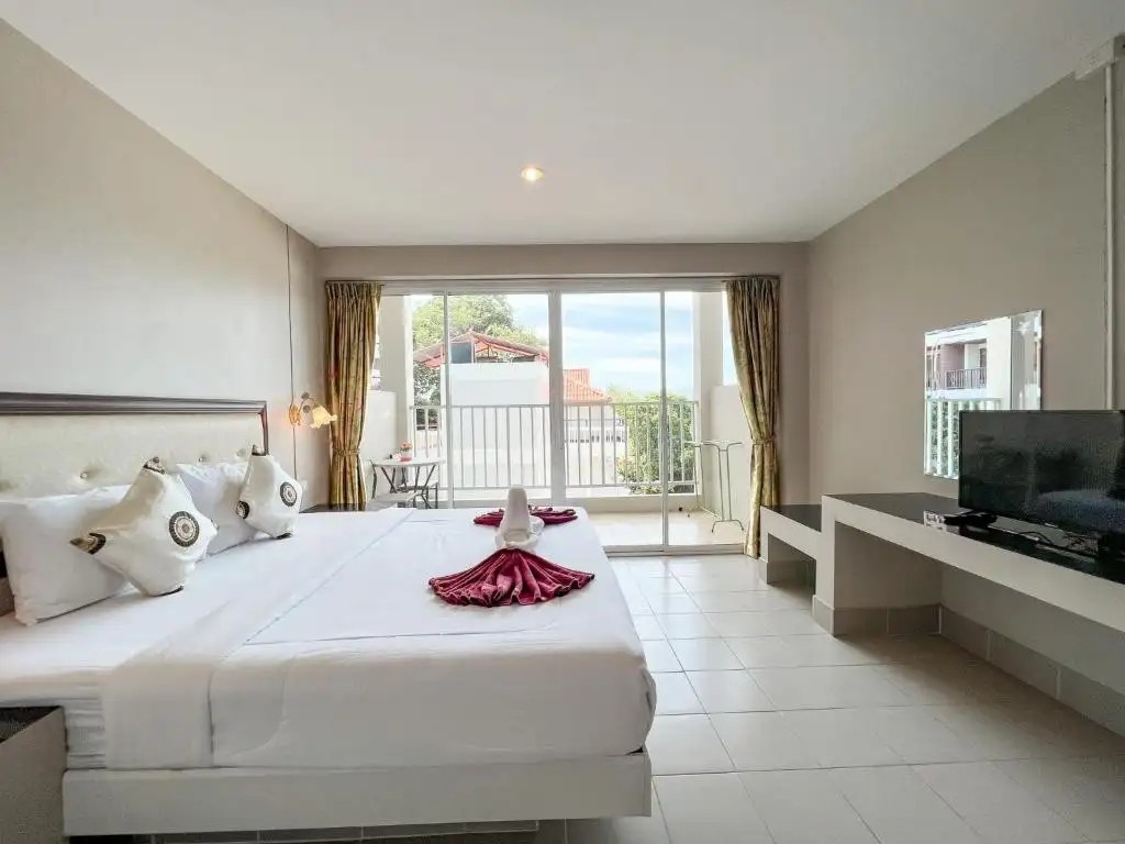 TRI'S MIRACLE KATA BEACH SIDE