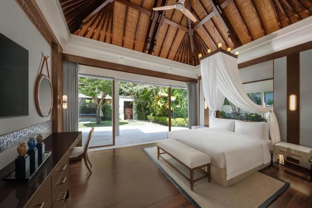 THE LAGUNA, A LUXURY COLLECTION (EX. SHERATON LAGUNA)