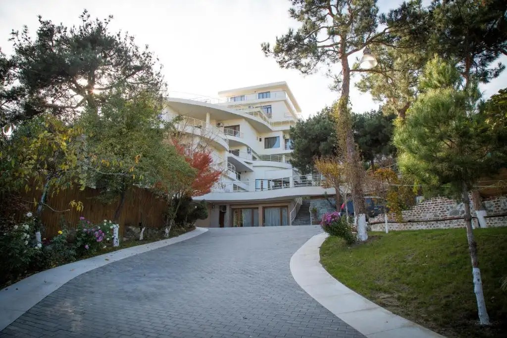 BEAUMONDE GARDEN