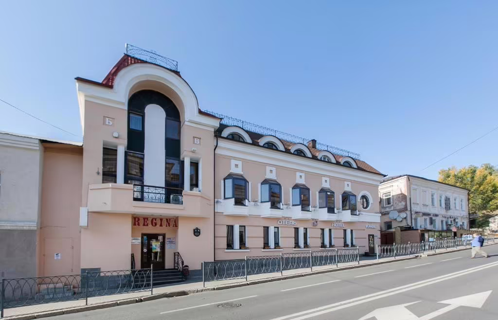 РЕГИНА НА УНИВЕРСИТЕТСКОЙ