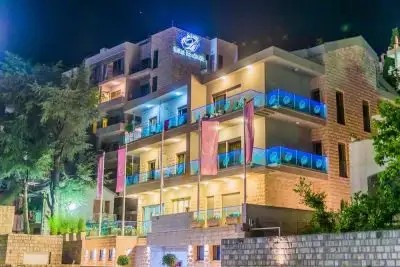 BUTUA RESIDENCE