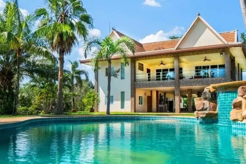 CAPITAL O 916 CHILL CHILL D POOL VILLA