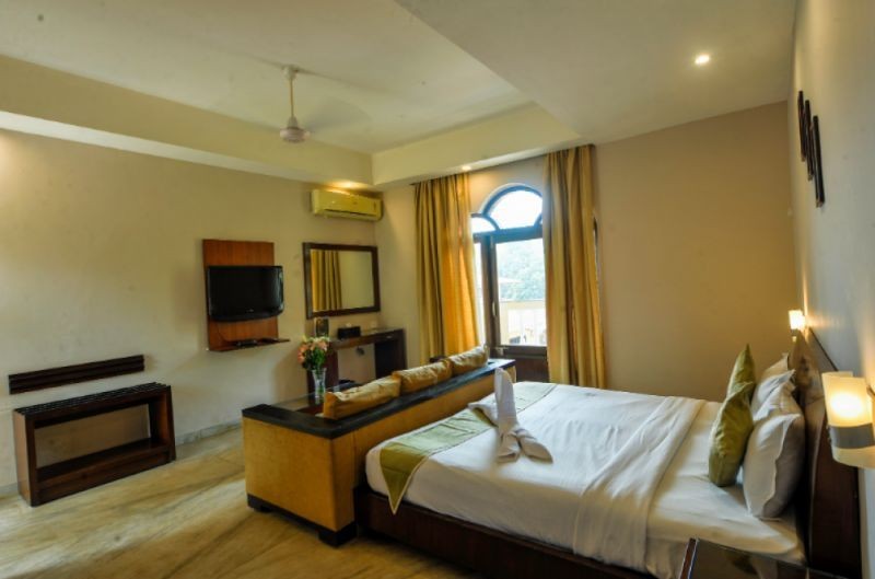 delight ac with balcony