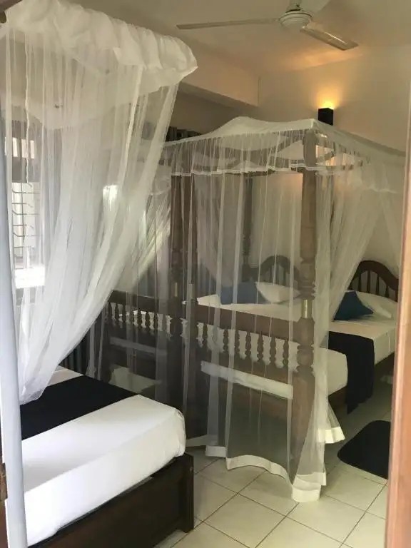 UNAWATUNA BEACH BUNGALOW