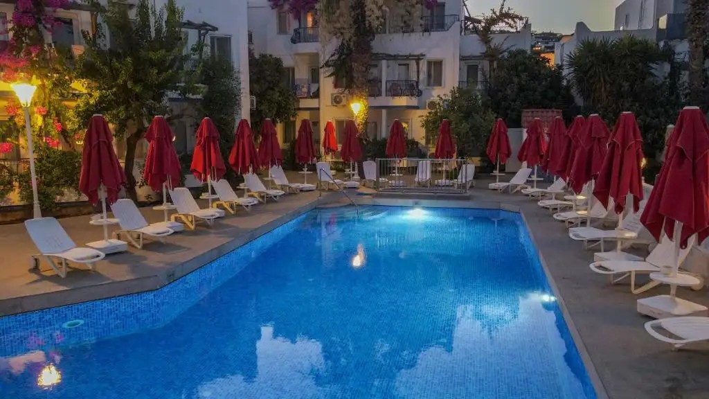 SERHAN ADULTS ONLY 16+