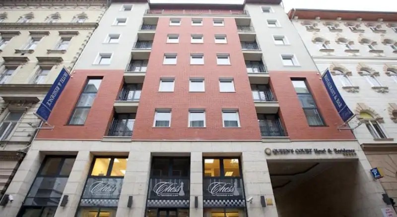 QUEENS COURT & RESIDENCE