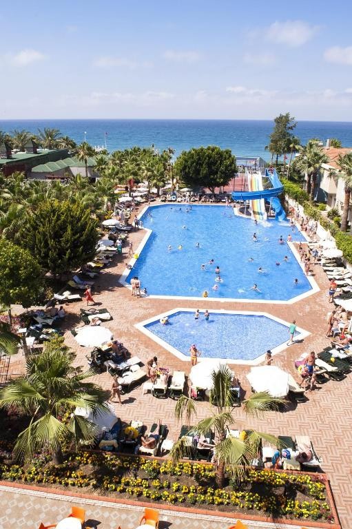CONCORDIA CELES HOTEL