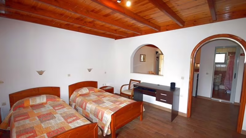 OMIRIKON HOTEL & APARTMENTS