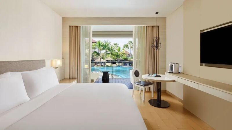 deluxe pool view