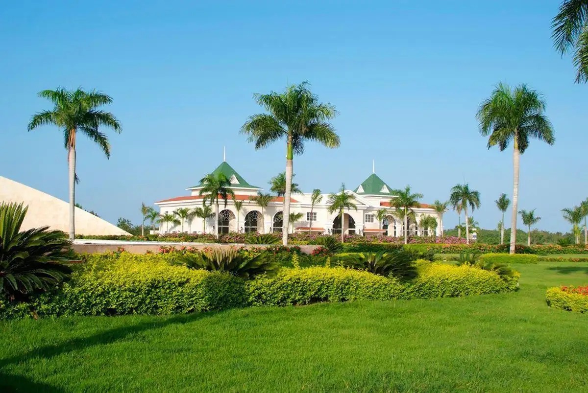 LUXURY BAHIA PRINCIPE BOUGANVILLE