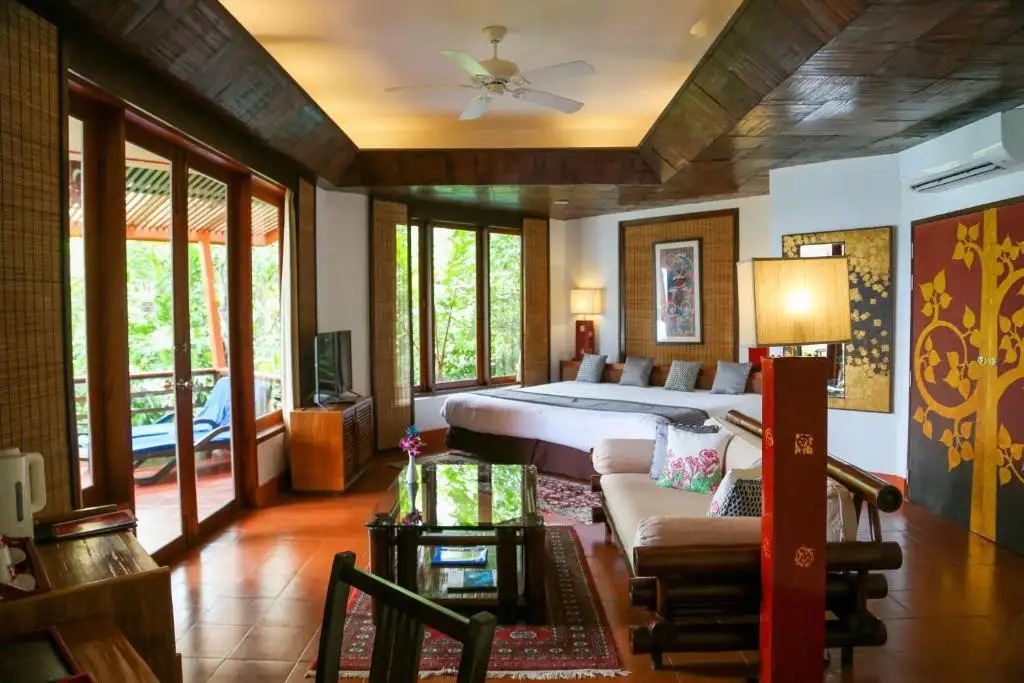 MOM TRIS VILLA ROYALE