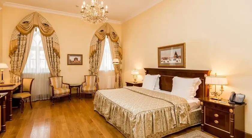 ПЕТРОВСКИЙ ПУТЕВОЙ ДВОРЕЦ (PETROFF PALACE)