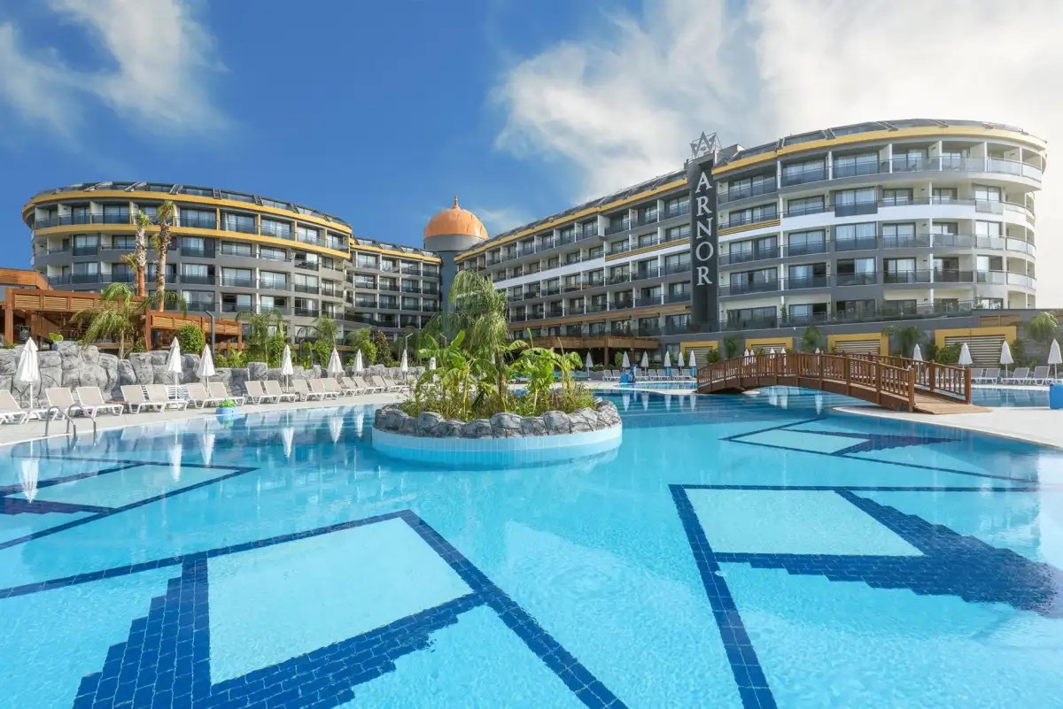 ARNOR DE LUXE HOTEL & SPA