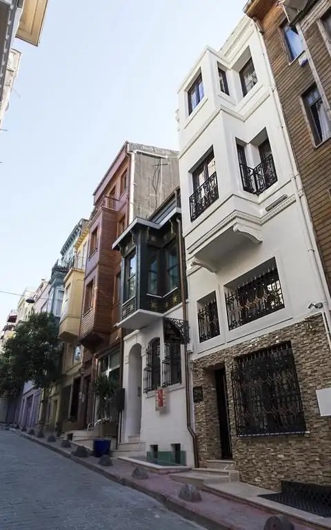 ZENDY SUITE HOTEL