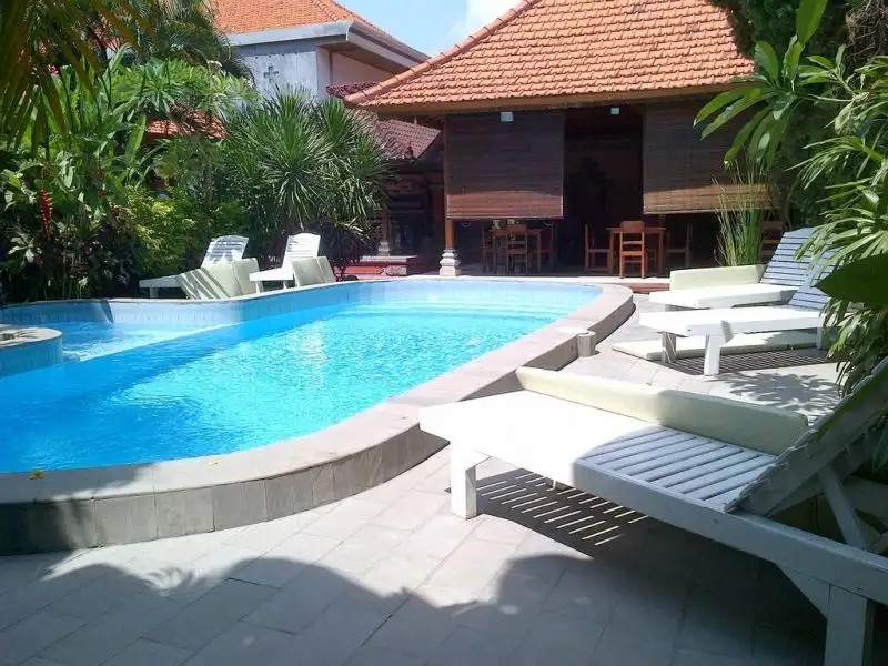 ADUS BEACH INN