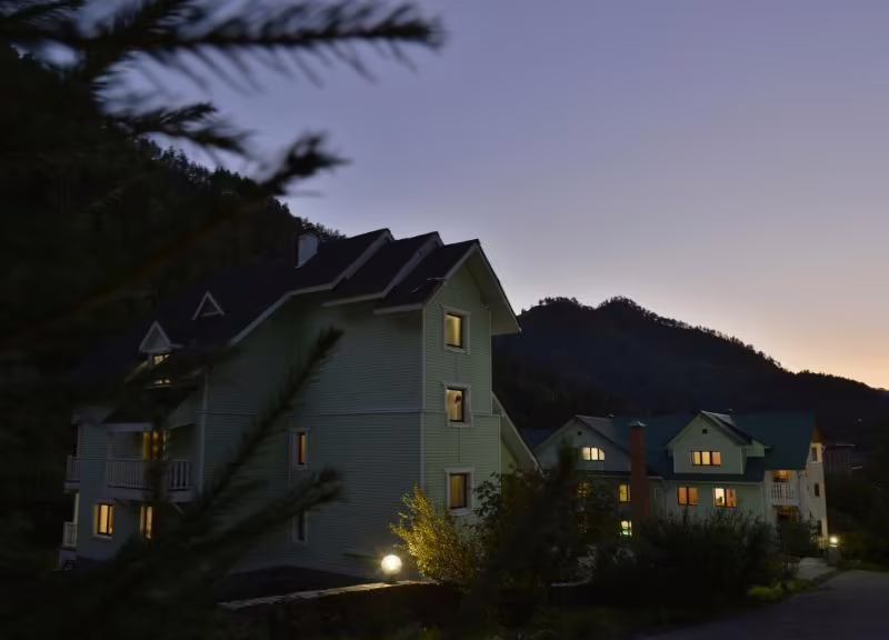 AРЕДА 1 – MOUNTAIN HOTEL