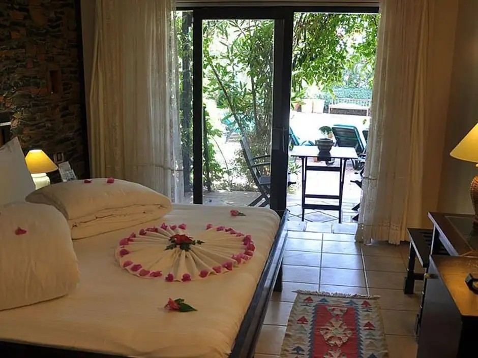 EL VINO HOTEL & SUITES