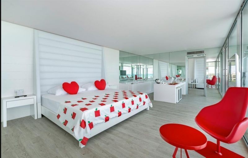 design suite sea view