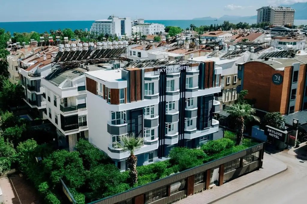 SKY LUXE HOTEL