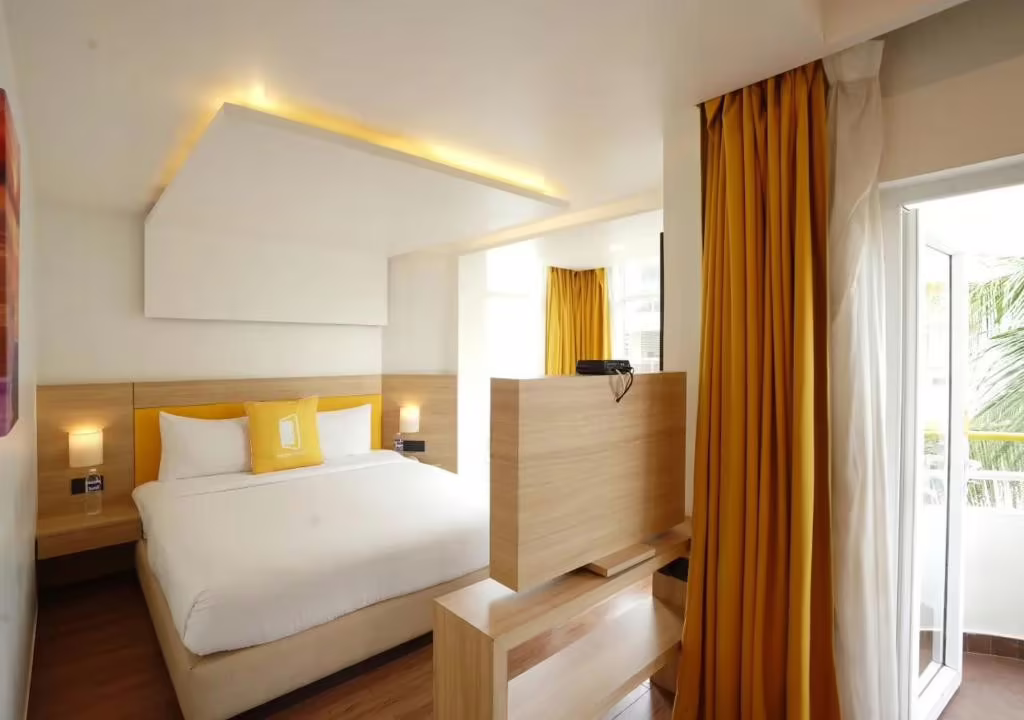 BLOOM SUITES