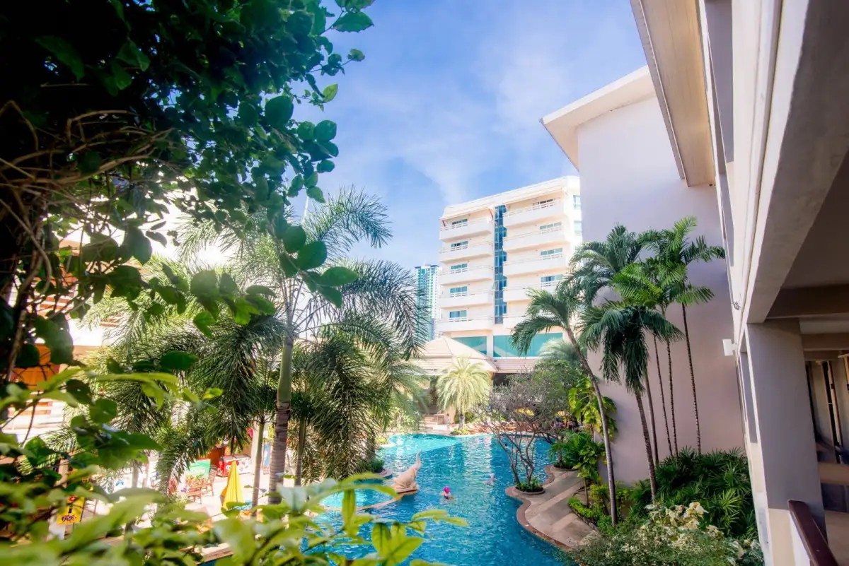 SEA BREEZE JOMTIEN RESORT