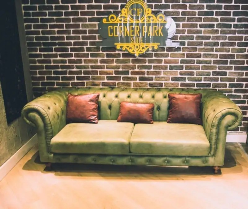 CORNER PARK SUITES