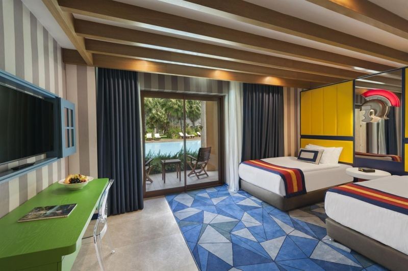 legendary pool suite swim up
