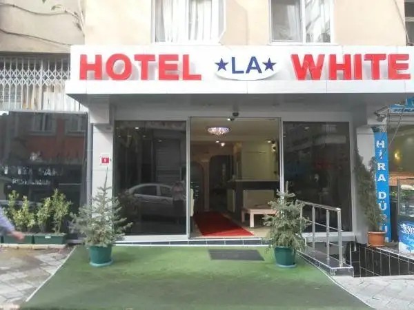 HOTEL LA WHITE
