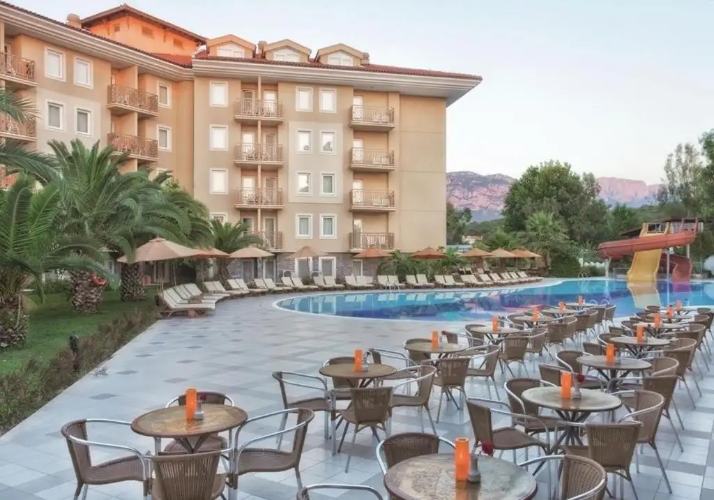 AKKA CLAROS HOTEL