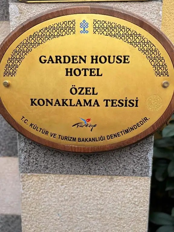 GARDEN HOUSE HOTEL