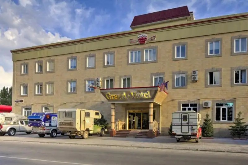 GRAND HOTEL