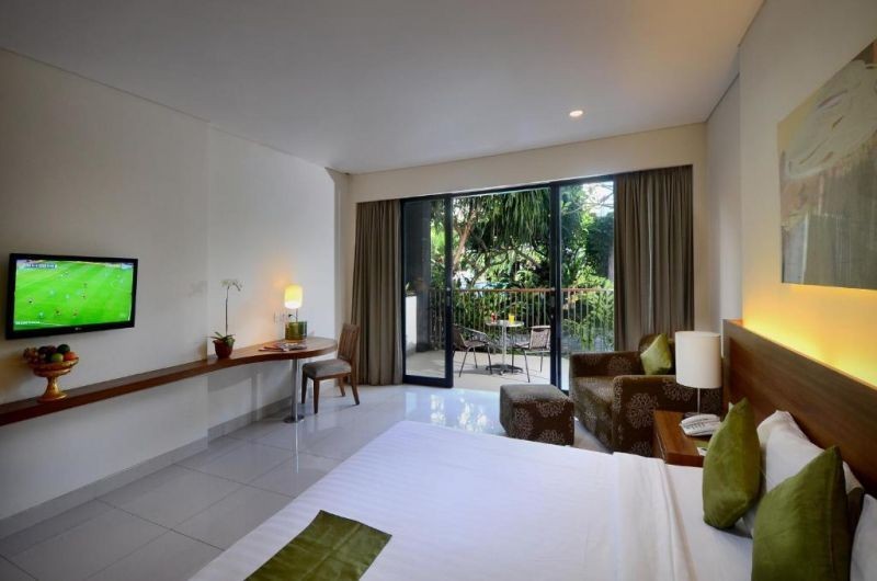 junior pool view suite