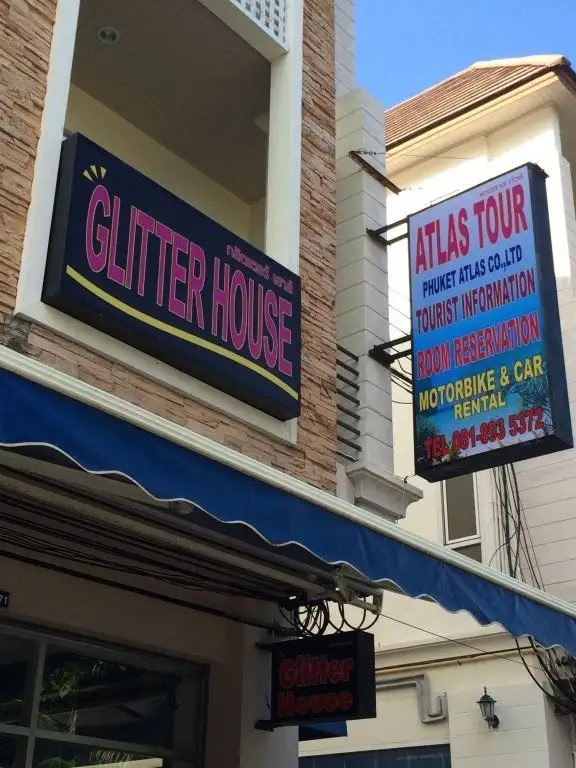 GLITTER HOUSE