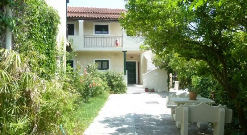 THE MAYFLOWER STUDIOS & APARTMENTS