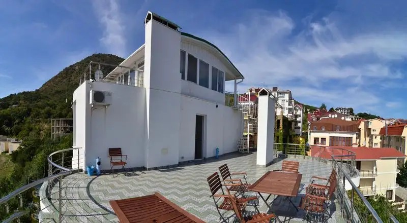 КАМИЛЛА АЛУШТА