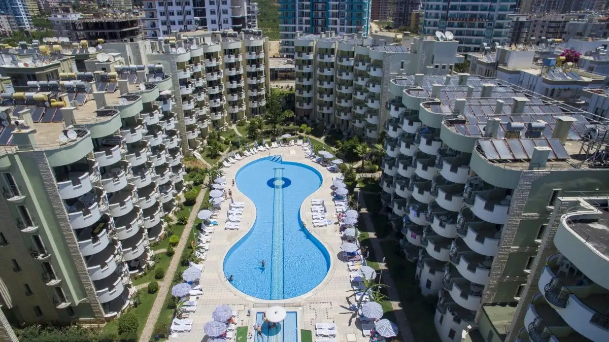 MAY GARDEN CLUB HOTEL