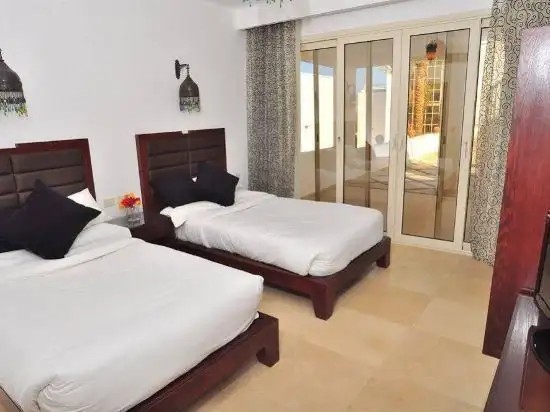 CARLTON LUXURY RESORT