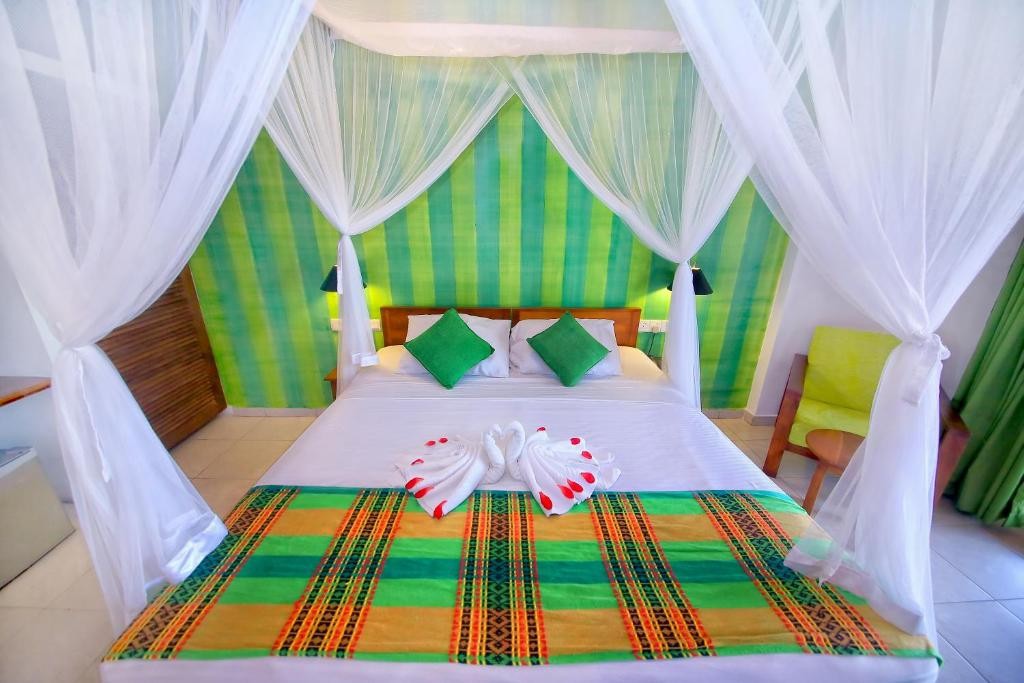 ROCKSIDE BEACH RESORT